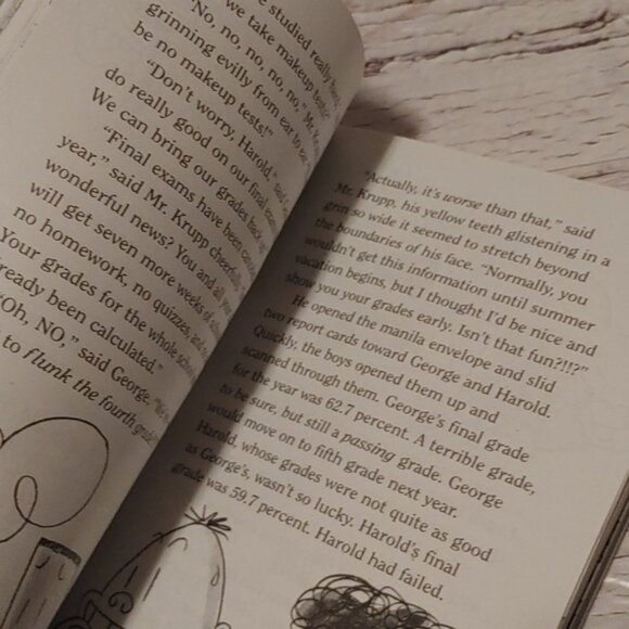 Captain Underpants: The Eleventh Epic Novel by Dav Pilkey - Picture 3 of 4